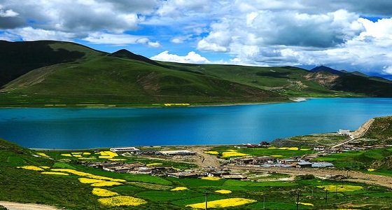 Yamdrok Lake.jpg